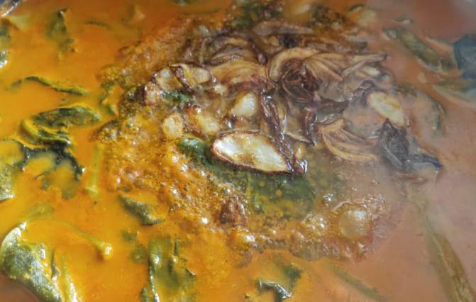 Valchi Bhaji Soon Sasav Kadi - Malabar Spinach / Basale Coconut Mustard Curry